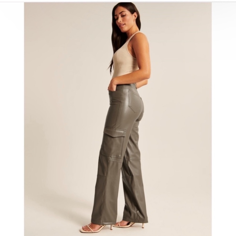 Abercrombie & Fitch Curve Love Vegan Leather Cargo 90’s Relaxed Pants